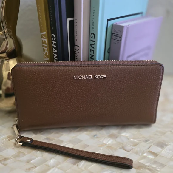 EUC Michael Kors Brown Leather Zip Wallet - Picture 2 of 4